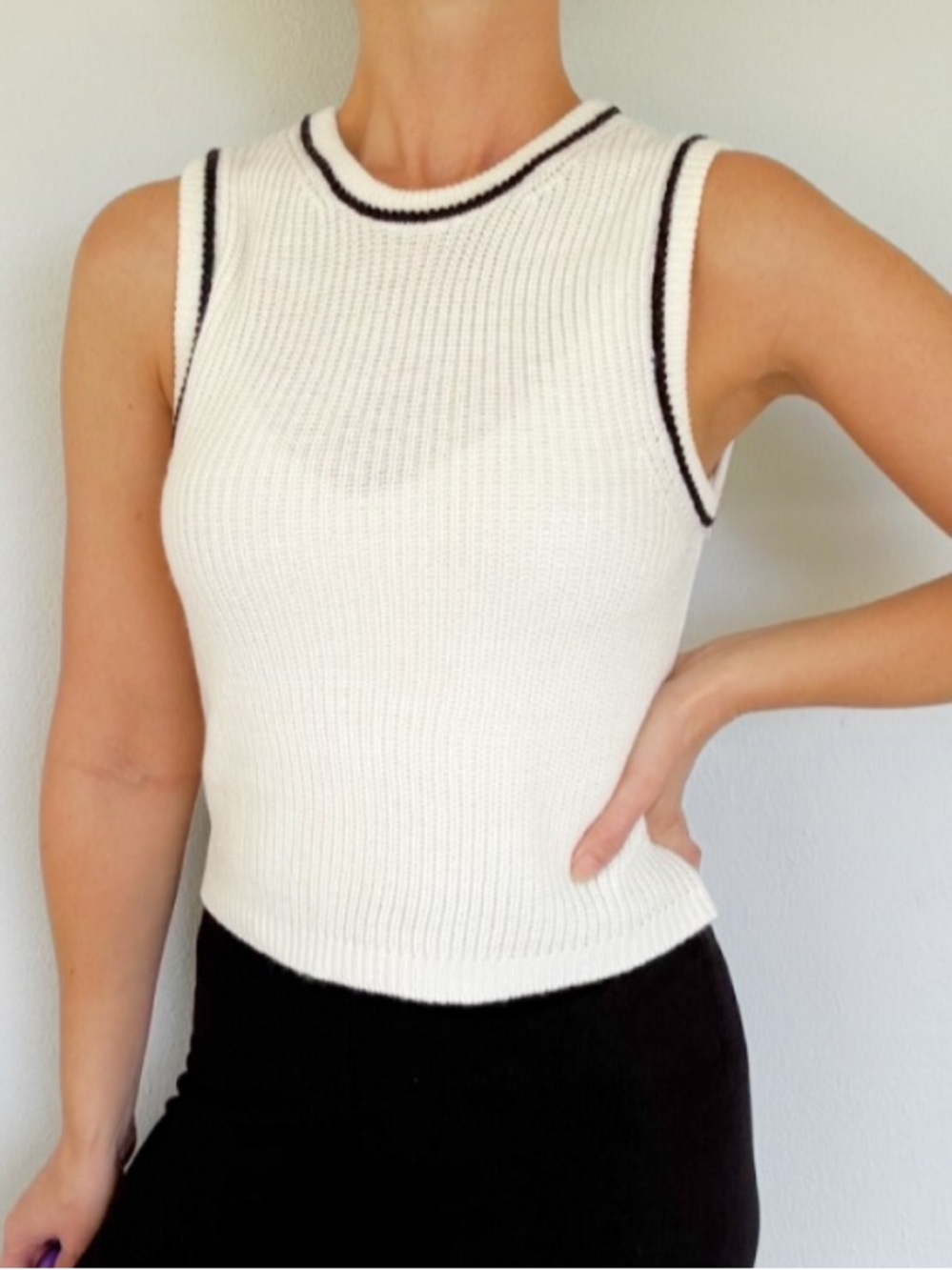 H&M Divided white black trim knit sleeveless sweater vest size XS